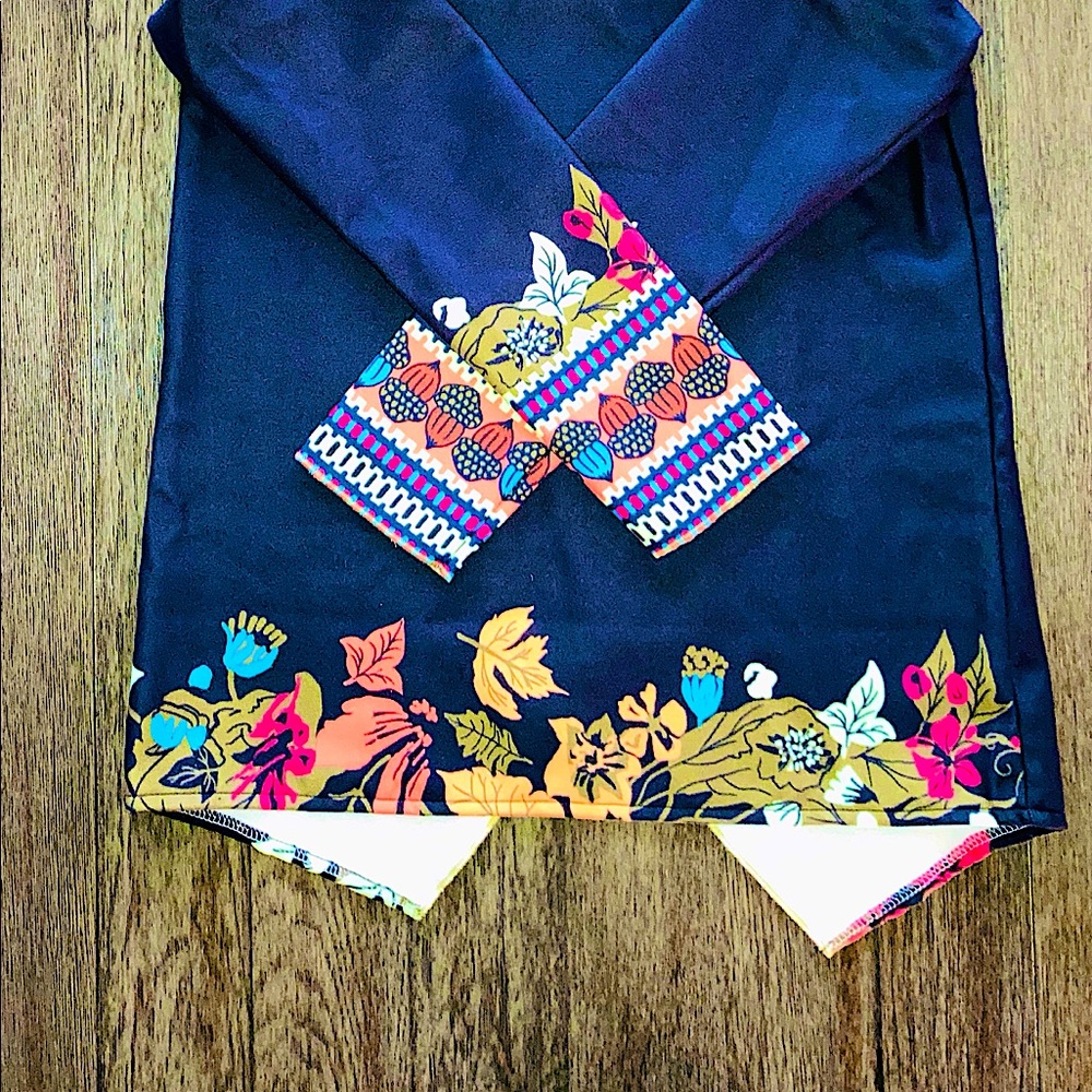 •Black Blazer with vivid patterns throughout - Picture 7 of 16